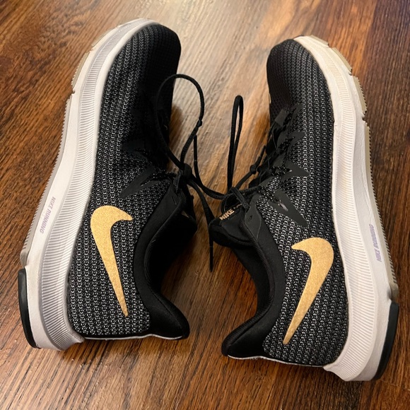 Women’s Nike Sneakers - Picture 3 of 4